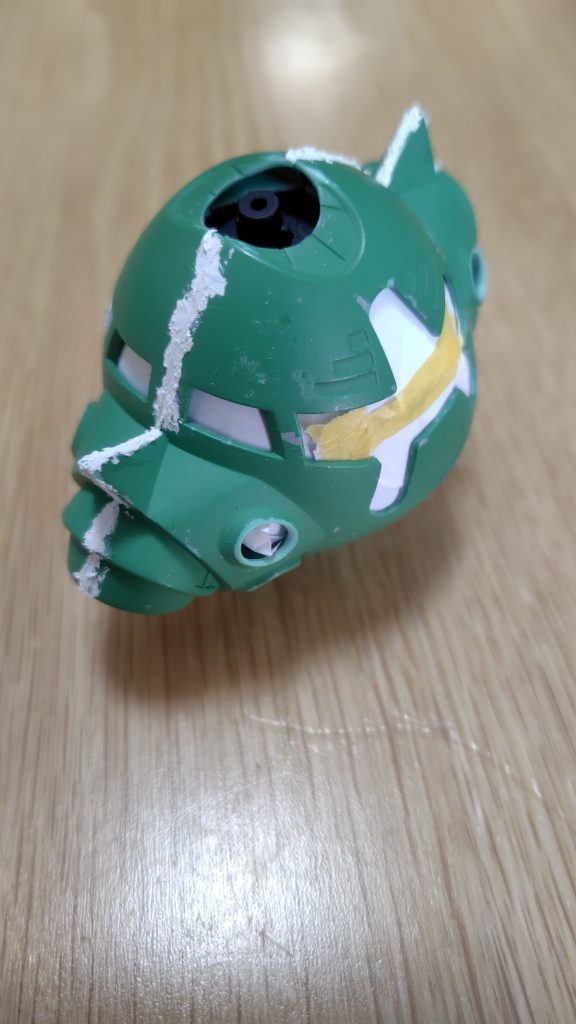シンプルにはめ込んでから印刷用紙などを小さめに破って隙間から差し込む作戦。これが簡単に滑り込んでくれてうまくいきました！よかったaku-kao9)