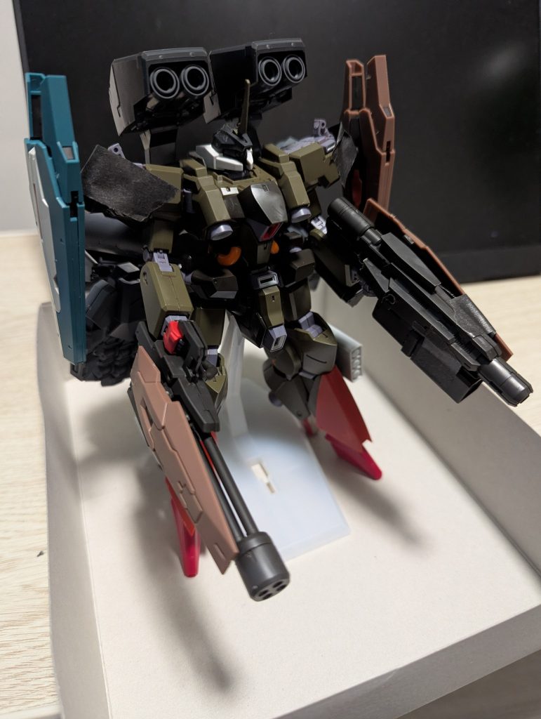 【制作】塗装前ミリタリー系やフロントミッション系にするかジークジオンするか迷っていた頃主なミキシング頭　境界戦機　ちょっとした加工必要です（切断・接着 30分程度の作業）胴体　肩　腕　腰　脚　バックパック　リーベンヴォルフ背中キャノン　ヴァーチェ肩キャノン　ルブリスウル、ソーン足元　赤アーマー　サザビー脚先　アルケーガンダム左手武器　ルブリスソーン右手武器　ルブリスウル