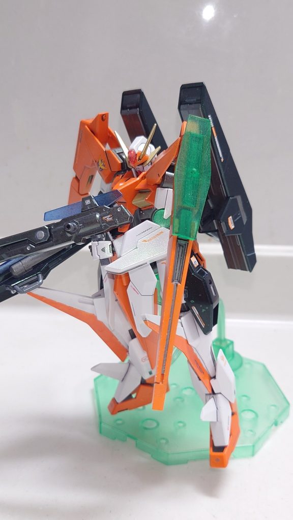 と、その前にビームシールドエフェクトを作ってみました(gundam-kao6)シールドとして使ったらこんな感じかなぁと思って(gundam-kao5)