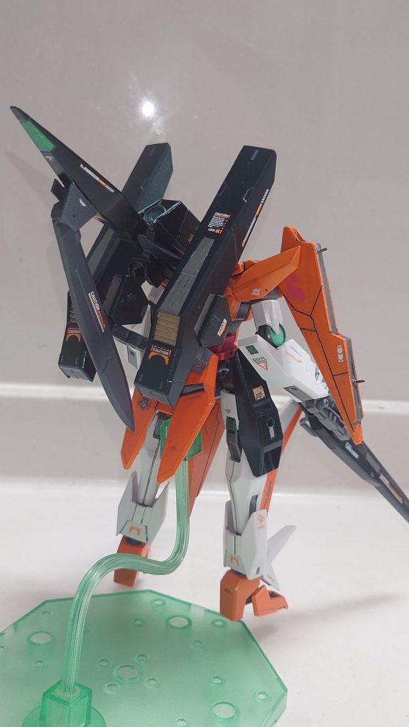 リアビューです主に肩と背中の機首をプラ板や元のキットを改造して作りました！