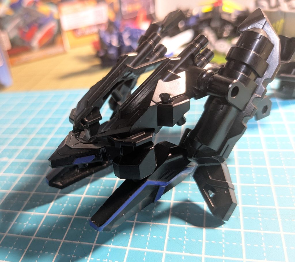 変形④　前ヒレを装着し牙ぽくしたら完成です。
