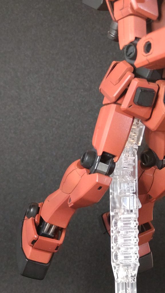 マグネットコーティング設定を表現したくてフレーム部分にポイントで差し色してます。シルバー７ゴールド３くらいです。金ピカはどうも合わない気がして。
