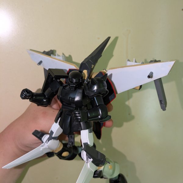 今製作途中でカタチは,みえてきてるのでこっからちょっと改造の深みへ向かいます✨️あしが足長おじさん？なので今頑張ってパテで足長を短く調整中でございます😊全体像はほぼみえてるので（←大事なんで2回言いました‼️ボケてるわけじゃありませんので（笑））今が一番楽しい改造だ😆と自負しております😊&nbsp;ガンプラって楽しい🎶（4枚目）