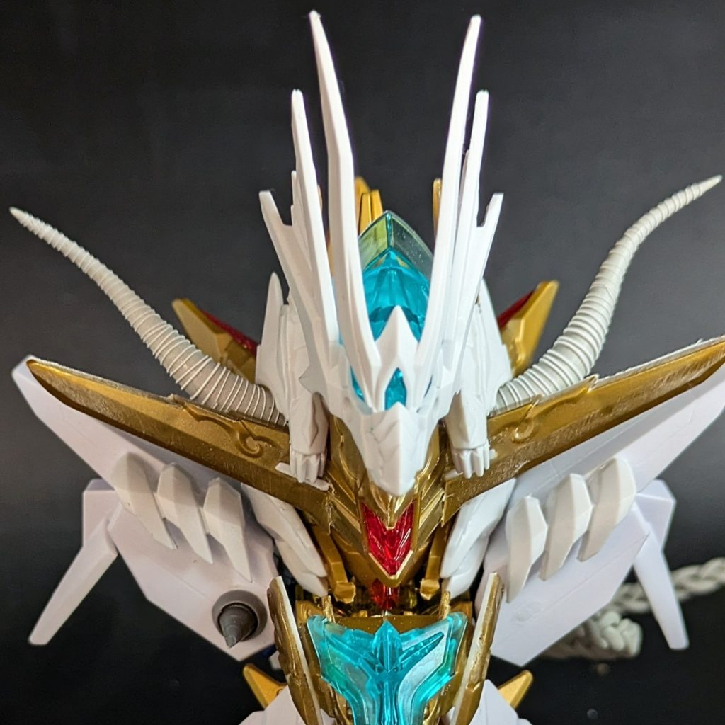 ガンドラらしさとしてツノを作成。パテで作ったベースに伸ばしランナーをくるくるして接着して作ってます。お手の物だぜ。