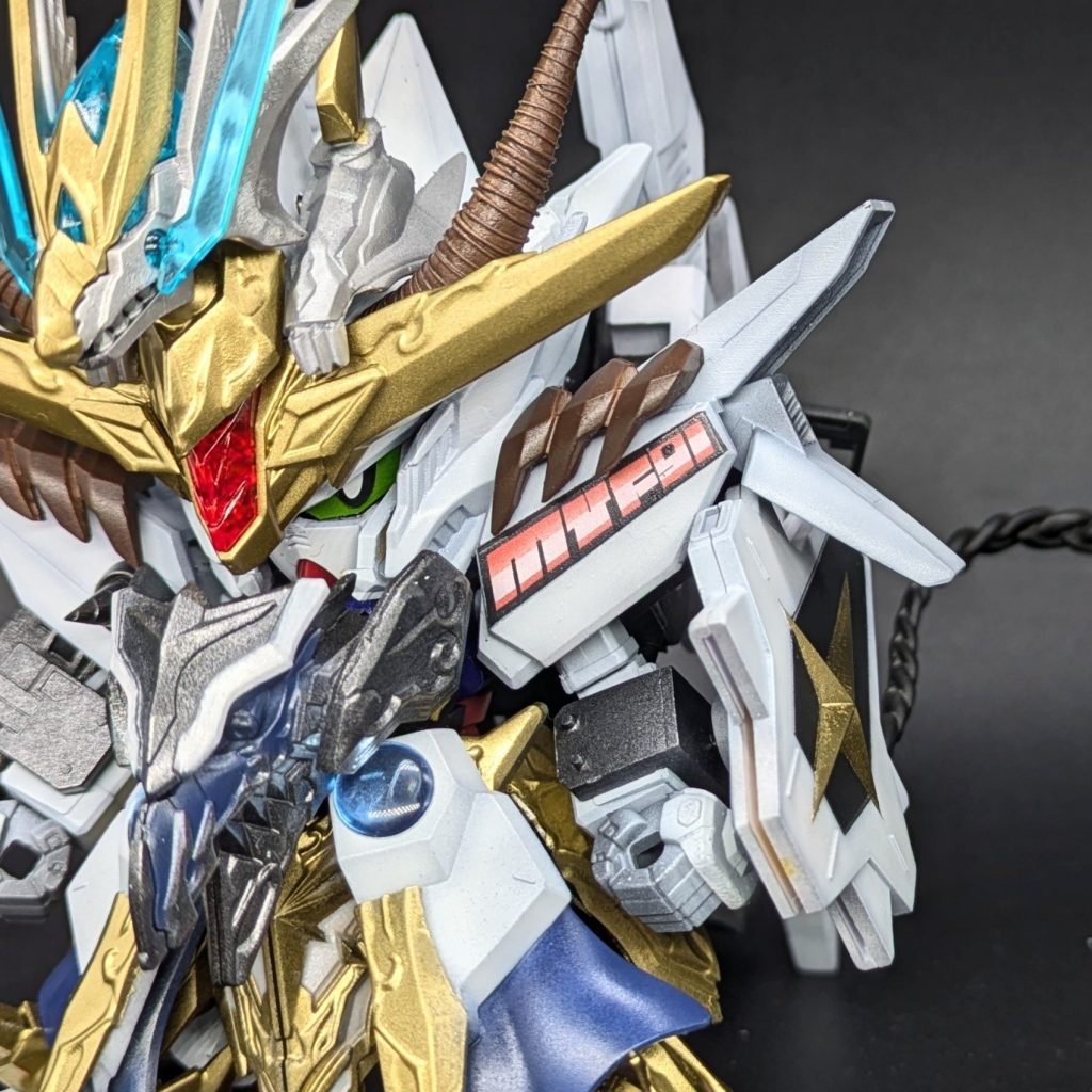オレたちのF91　という企画に向けての制作だったので、肩に　MY F91 のマーキングをマスキング塗装でしております。なせばなる。笑