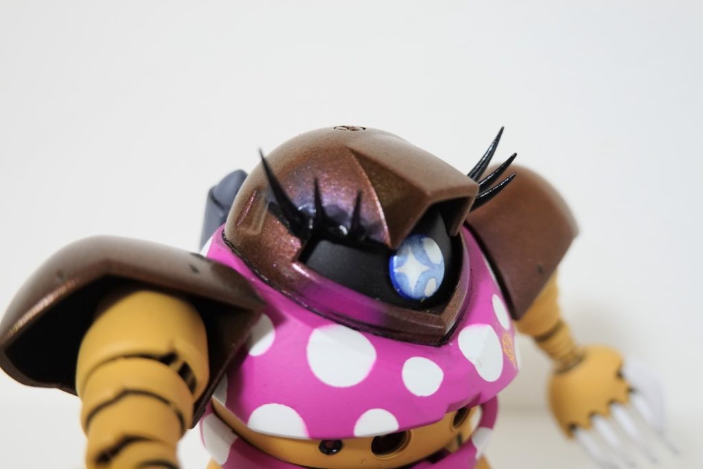 ちなみに妻がやたらと『ガンダムにこんな可愛いのいるんや〜』って言うので、よく聞いてみると腹部のメガ粒子砲が目に見えていたようです（笑）