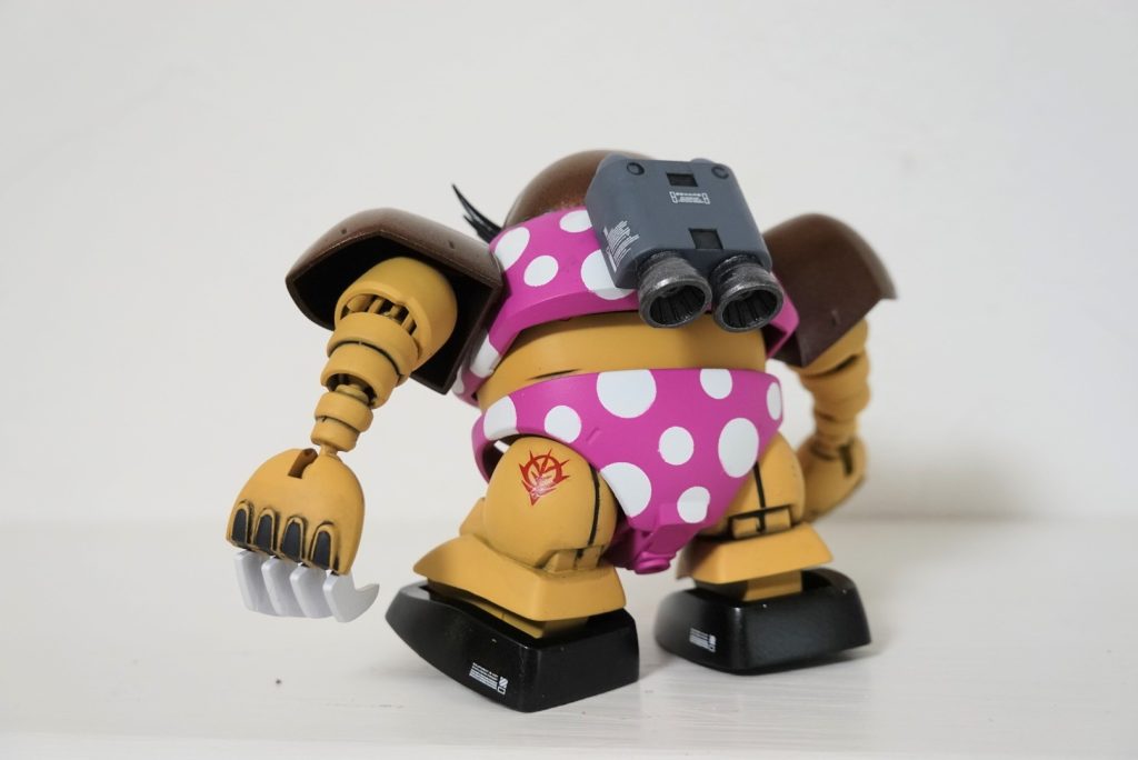 太ももにはジオンのタトゥーをあしらっております。（塗装ハゲのごまかし(zaku-kao4)）