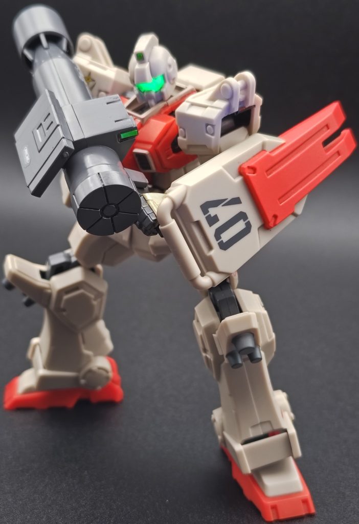 フォアグリップが可動して両手持ちもOK！これまでも、これからもGフレームの武装と関節は水性ホビーカラーで塗ってるんですが、スゲー綺麗に塗れるようになってて塗料の進化に本当に感謝です。瓶生、平筆でうっす〜〜ら塗り重ねてます。