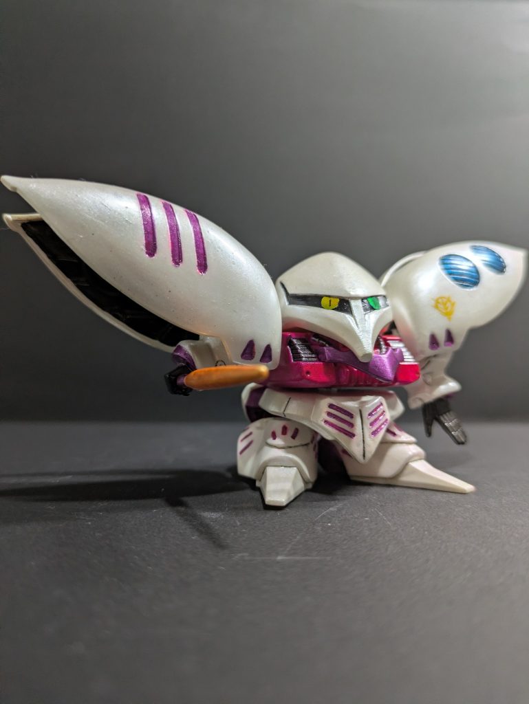 目は偏光シールでを貼りました力尽きて😂昔のSDのデフォルメスタイルもいいですね😊昔持ってたガンプラ等はどこにいったんだろう…