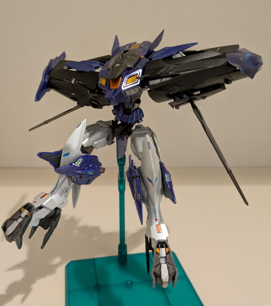 変形機構①足のギミックのせいか、モビルアーマー感がすごい。変形のため頭部は外しています。