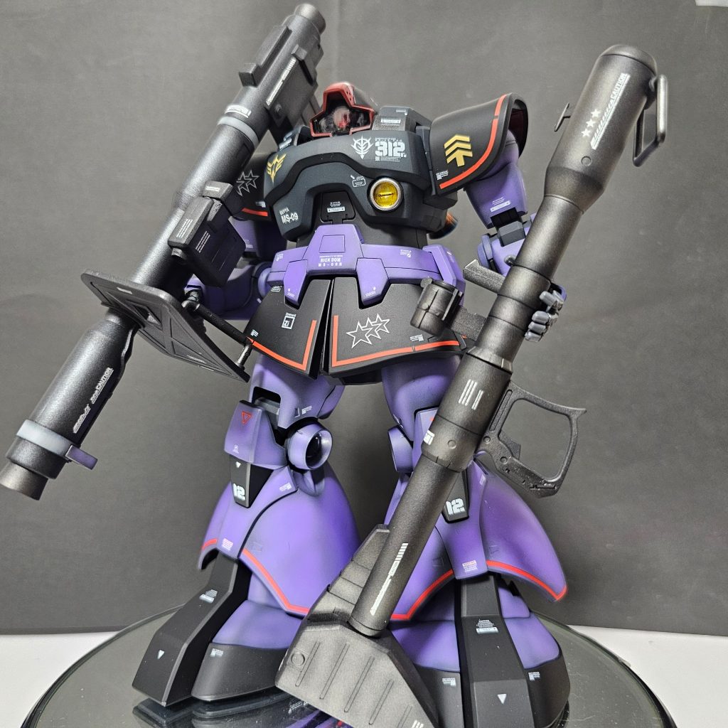 本体と武装もグラデーションとかで自分なりに拘って作ったつもりだったのですが何か凄い普通……(zaku-kao9)ドムは想像していた通り制作技術が如実にでますね…