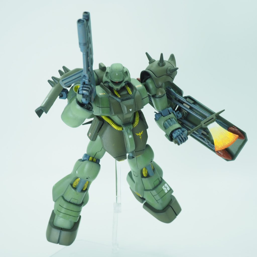 太ももは前後左右に幅増し、接続をBJ化後ハメ+クリアランス確保のためサイドアーマーも一度切り離しました。