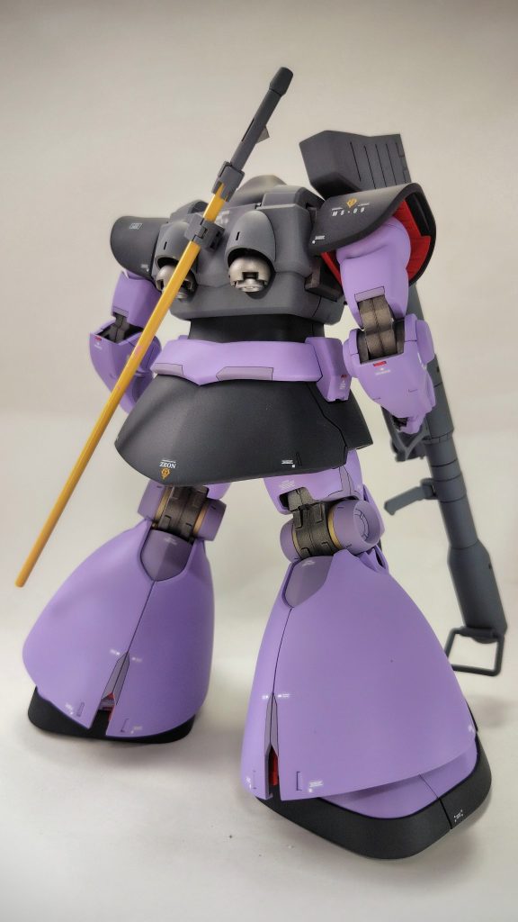 うしろ姿です。内部フレームはメタリック塗料につや消し剤を配合して塗装しました。つや消しメタリック(ちょっと意味わかんないけど…)になっていい感じの塗料ができました。