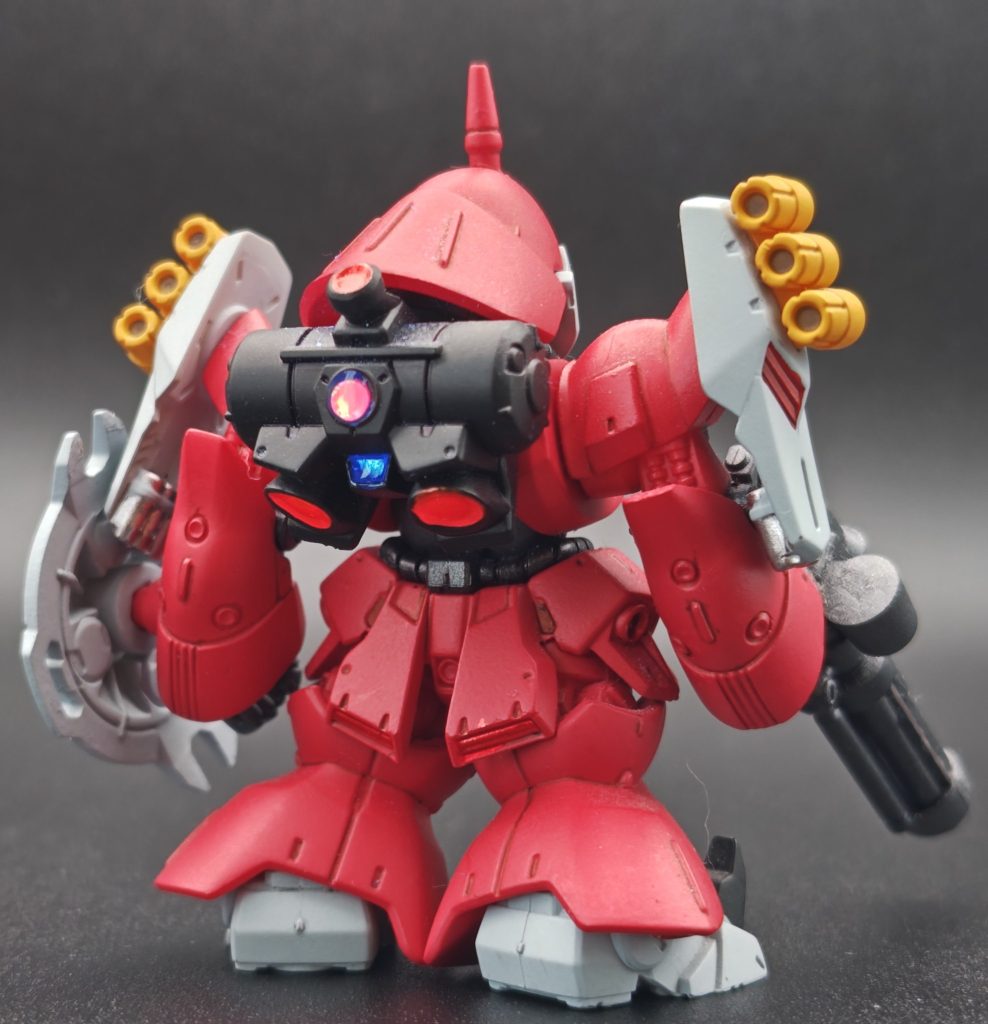 クェス機の背面です。バーニアはガンマカEXのメタレッドなのでUVで発光しています。