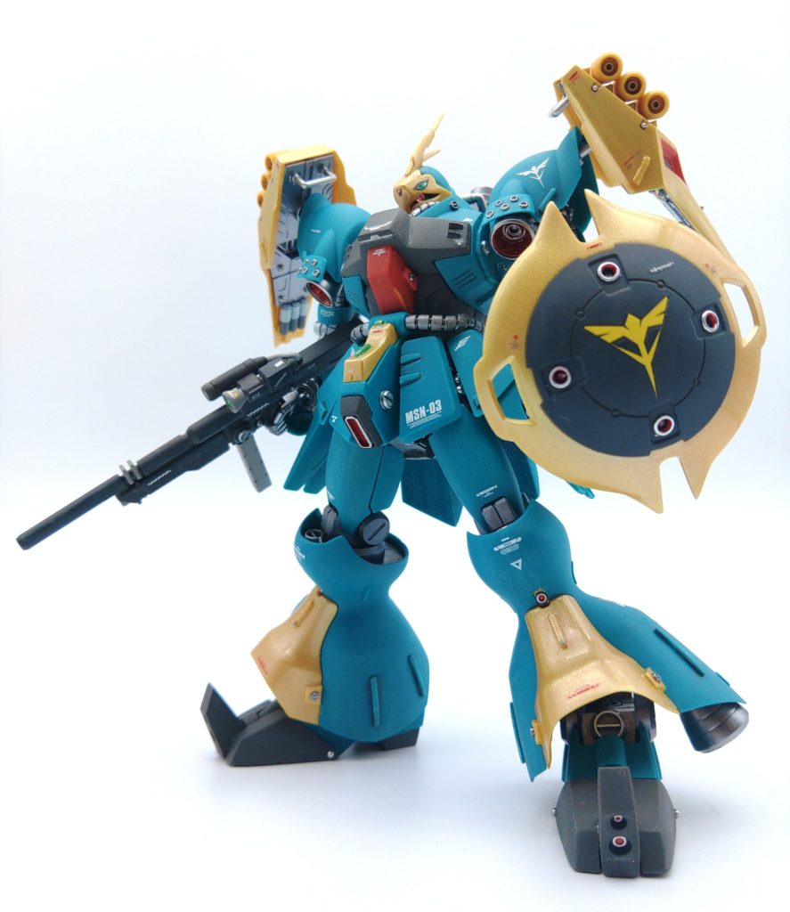逆シャアのキットは思い入れが強すぎてなかなか手をだすのに尻込みしていましたが、たまたま作っていたドーベンウルフ袖付きと並べて貧弱なヤクト・ドーガを見て、なんとかしなければと思い立ち完成させました。ヤクト・ドーガギュネイ機のイメージを壊さず強そうに仕上がったと思います。同時並行作業でクェス機も作っていたので、ヤクト・ドーガ学は段階を踏まずに現場習得と相成りました。&nbsp;クェス機も完成しているので近々載せます。&nbsp;最後に悪口はそのいった人を写す鏡といいます。その観点を踏まえてギュネイに思うのは&nbsp;シャアよりギュネイのほうがよっぽどロリコンではないか(;･３･)と思いつつもその直情さが眩しいやつです。まぁアムロにやられしまうんですけども