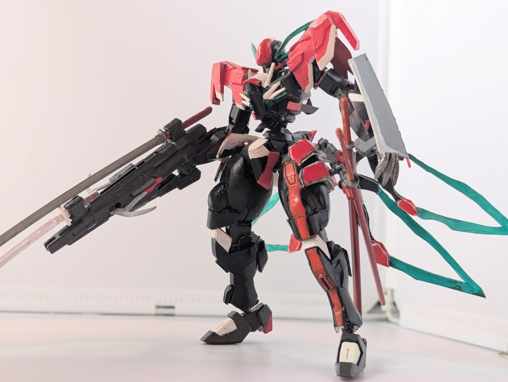 これぐらいの武装は再現してますエアリアル改修型のライフルとルプスレクスの爪以外はプラ板です