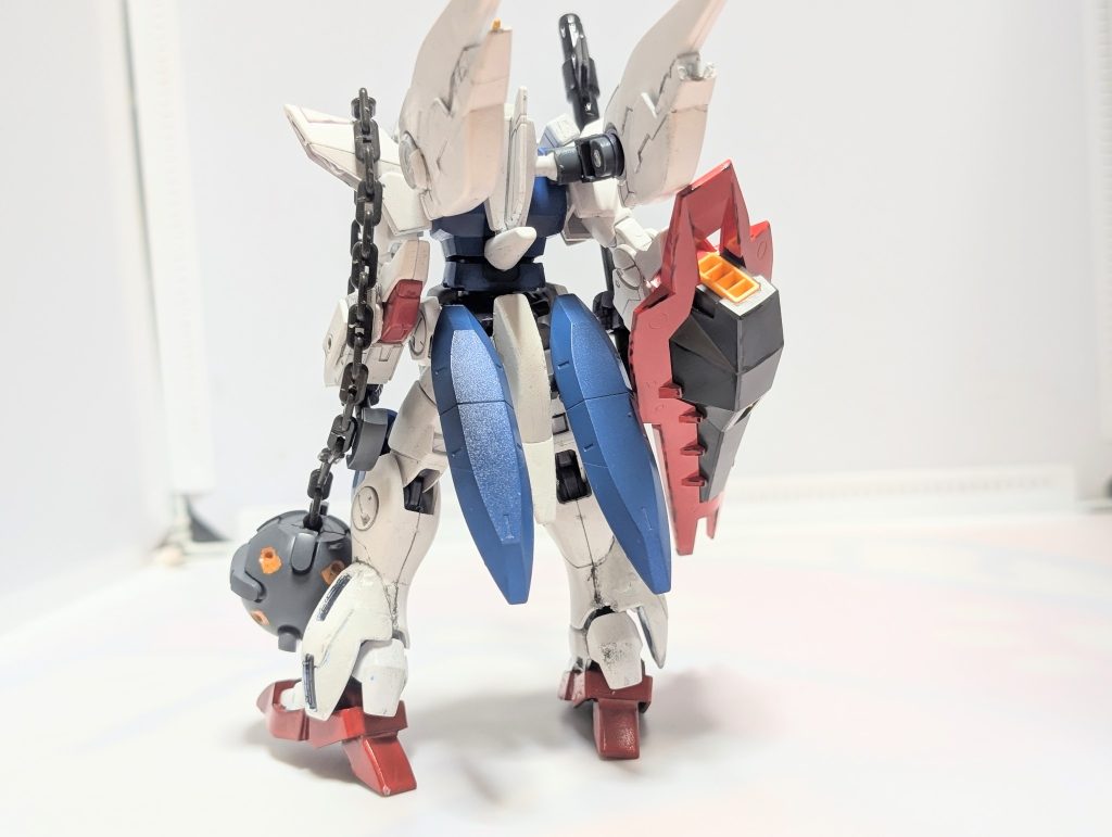 背後武装はほとんどがジャンク市場から仕入れた物であるシールドブースターもそうである