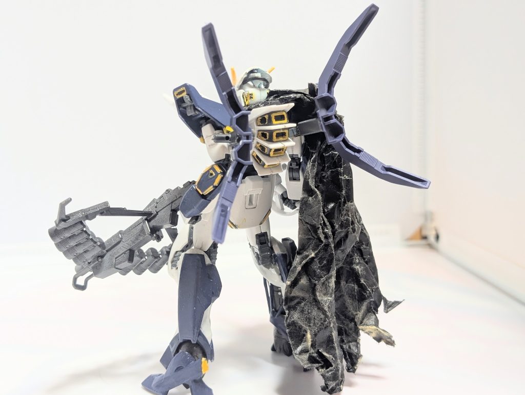 背後アーム型スラスターをクロス字に配置している