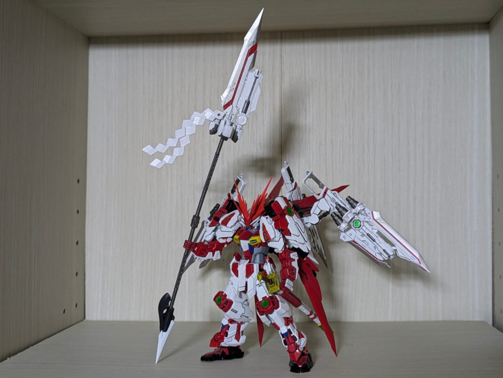 メイン武装は霊夢のお祓い棒とアストレイのカレトヴルッフを組み合わせた大型の薙刀