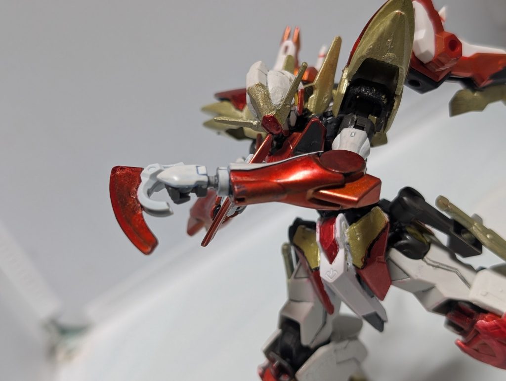 武装バスターナックル殴りつけたり斬りつけたりで使用される武器、爆薬を装填する事で殴りと爆破を同時に行える。ズメイの特殊だった腕だから使える武器である