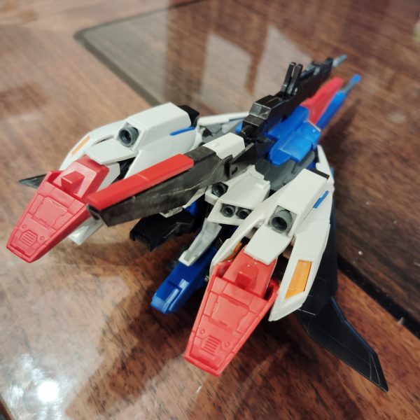 閲覧ありがとうございます！今回のお題はZガンダムですまずは仮組みをしました差し替えによる変形のためMSでもWRでも抜群のプロポーションになります改造なしだってこの完成度です蛇足かとは思いますが、少しディテールを加えていこうと思います今日はここまでです（5枚目）