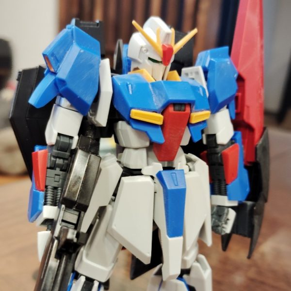 閲覧ありがとうございます！今回のお題はZガンダムですまずは仮組みをしました差し替えによる変形のためMSでもWRでも抜群のプロポーションになります改造なしだってこの完成度です蛇足かとは思いますが、少しディテールを加えていこうと思います今日はここまでです（1枚目）