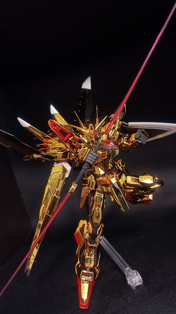 両端からビーム刃が出るヤツ。格好いいですよね(zaku-kao6)肩アーマー内側の造形も素晴らしい！