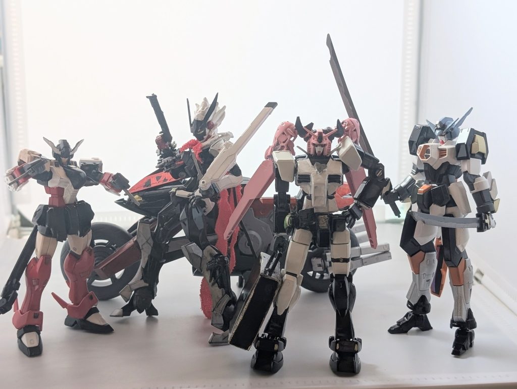 邪兎屋のメンバーニコガンダム、アンビースパロー、クロスボーン猫又　　スターライト・ジムは前に投稿してます