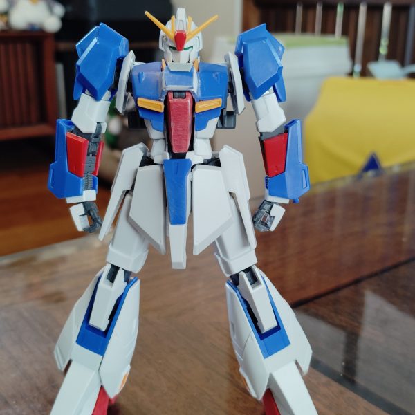 閲覧ありがとうございます！先日のZガンダムの続きです！全体にプロポーション調整してみました全体に詰まった感じだったので、腹部で0.5㍉足首で2㍉延長やや華奢な感じがしたコクピットはランナータグを張り込んで厚みを増しましたまた、肩周りがポリキャップがむき出しだったので、上からプラ板を貼り込んみましたさらに、首周りに少しディテールを加えましたついでにフェイスパーツのみアゴを削り小型化しましたこれから細かいバランス調整をしたら、スジ彫り、プラ板工作をしていきます今日はここまでです（2枚目）