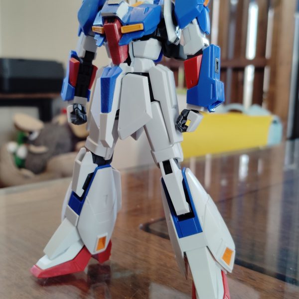 閲覧ありがとうございます！先日のZガンダムの続きです！全体にプロポーション調整してみました全体に詰まった感じだったので、腹部で0.5㍉足首で2㍉延長やや華奢な感じがしたコクピットはランナータグを張り込んで厚みを増しましたまた、肩周りがポリキャップがむき出しだったので、上からプラ板を貼り込んみましたさらに、首周りに少しディテールを加えましたついでにフェイスパーツのみアゴを削り小型化しましたこれから細かいバランス調整をしたら、スジ彫り、プラ板工作をしていきます今日はここまでです（3枚目）