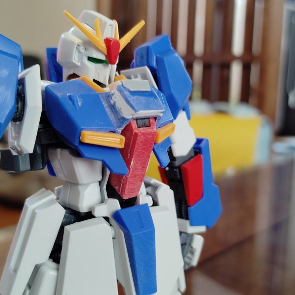 閲覧ありがとうございます！先日のZガンダムの続きです！全体にプロポーション調整してみました全体に詰まった感じだったので、腹部で0.5㍉足首で2㍉延長やや華奢な感じがしたコクピットはランナータグを張り込んで厚みを増しましたまた、肩周りがポリキャップがむき出しだったので、上からプラ板を貼り込んみましたさらに、首周りに少しディテールを加えましたついでにフェイスパーツのみアゴを削り小型化しましたこれから細かいバランス調整をしたら、スジ彫り、プラ板工作をしていきます今日はここまでです（4枚目）