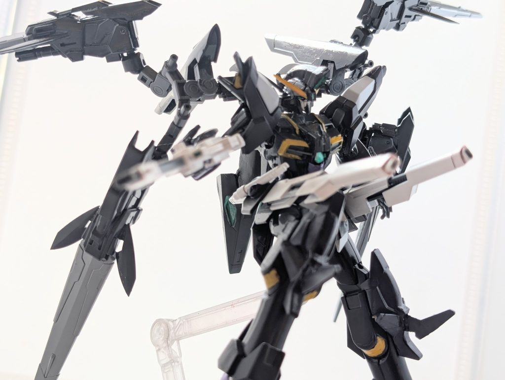 腰部レールガン　バックパック内蔵バルカン×4ライジングフリーダムと変わらない物、それとボールデンアームアームズの接続する所の穴がめっちゃバルカンに見えたので思い切ってバルカンに仕立てました