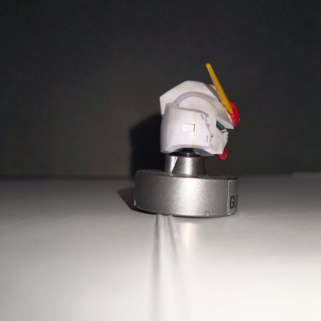 グラデーションというよりはウェザリングマスターを塗ったみたいになってるような(gundam-kao10)