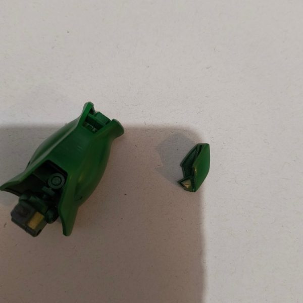 膝パーツを切り飛ばす