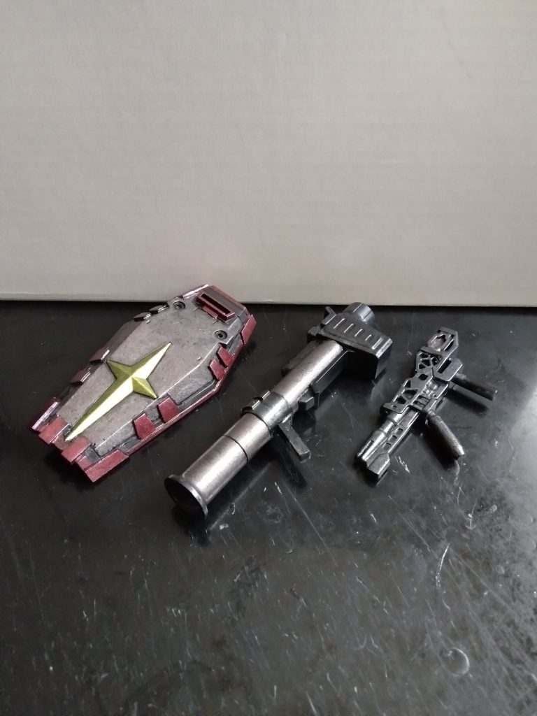 武装も3種類用意。ビームライフルはブロックロス赤いガンダムより、スコープを切除して流用。MSVプロトタイプガンダムの仕様に合わせてみました。