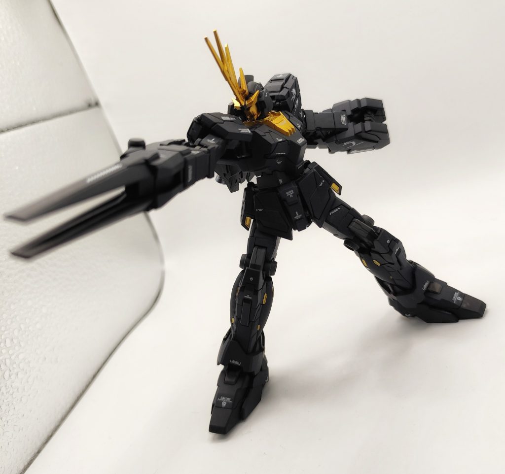 ハンドパーツを外して差し替えれば無改造で展開状態にできるのですが、このギミックは特に説明書に載っていません。開発の遊び心なのか偶然の産物なのか昔から気になってます...