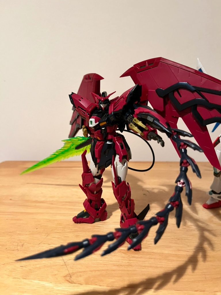 RG エピオンこう見ると全然違いますね正直RGのほうが変態ギミック多くていいかもしれませんかね🤔羽はMGの方が好みですが！最後まで見ていただいてありがとうございました😊