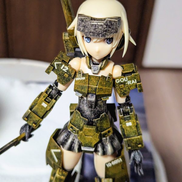 ラムシズさんに教えて頂いたSMC主催の静岡展示会が11月にあり、8月受付開始に向けて絶賛工作中です(;´∀`)💫化け物モデラーさん達がひしめく中、バンザイ突撃を敢行して参ります(zaku-kao4)ま、何事も経験という事で✨笑まず、ブースが900✕900でデカい💦A3サイズのジオラマも作った事ないのに、数倍するものを作れるか、、、最も重要なのは、、、何を作るか。・゚・(ノ∀`)・゚・。皆さん、テーマとかメッセージ性が凄いんですが、まったく思いつきません(zaku-kao8)笑ただ、あのシーンだけを今は強烈に作ってみたいという熱のみです🐾ざっくりジオラマの平面・立面を描き、MSや残骸を配置して、何か仕込みを、、とか考えてるだけで楽しいですね🤤そんな訳でHGサザビーの足回りと腰、盾、出っ張り部分を容赦なくゴリゴリ削り、黒つや消しの上からドライブラシで多めにシルバー乗せて、初手からダメージングをやってみました✨どんな感じになるのやら(;´∀`)(6枚目)