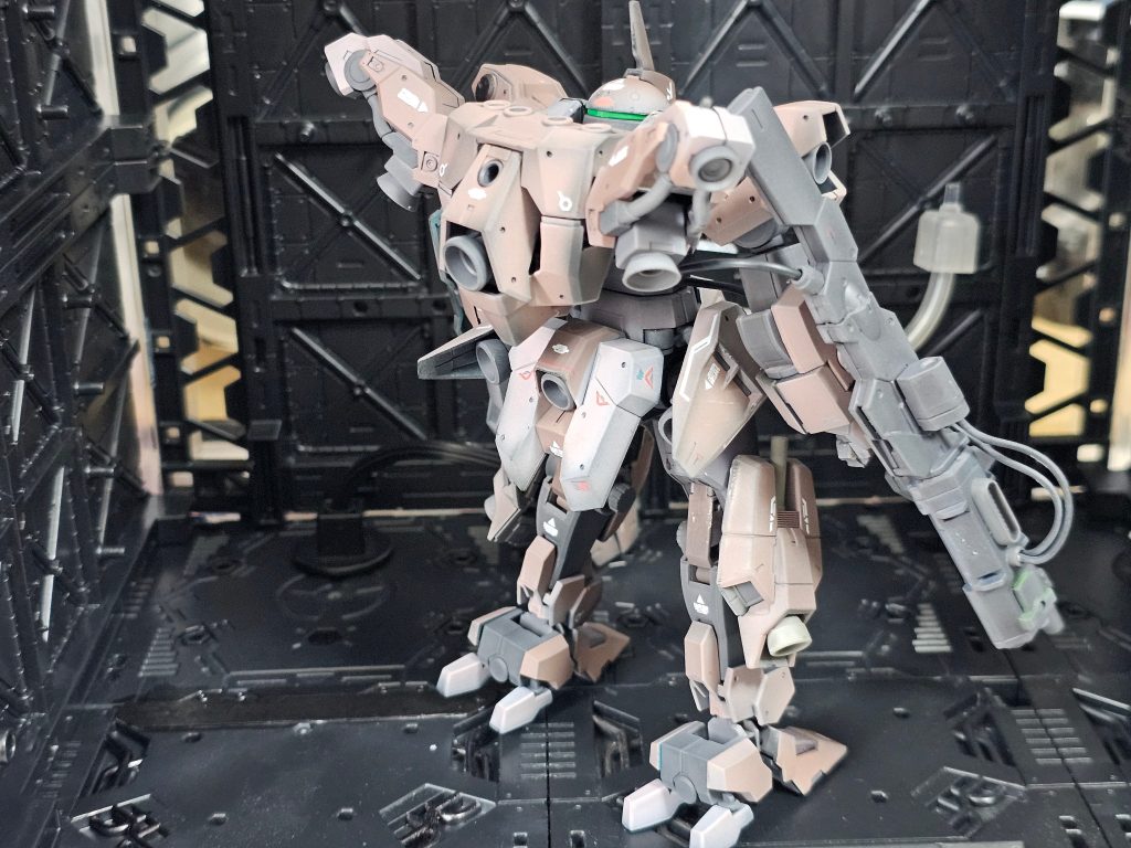 バックパックはルブリスウルのボディを改造してデミバの肩アーマーを加工してスラスターを増設&nbsp;