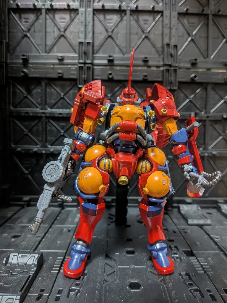 万博ガンダムのバックパックを使いました。重くて自立できずバックパックを床につけて何とか自立。