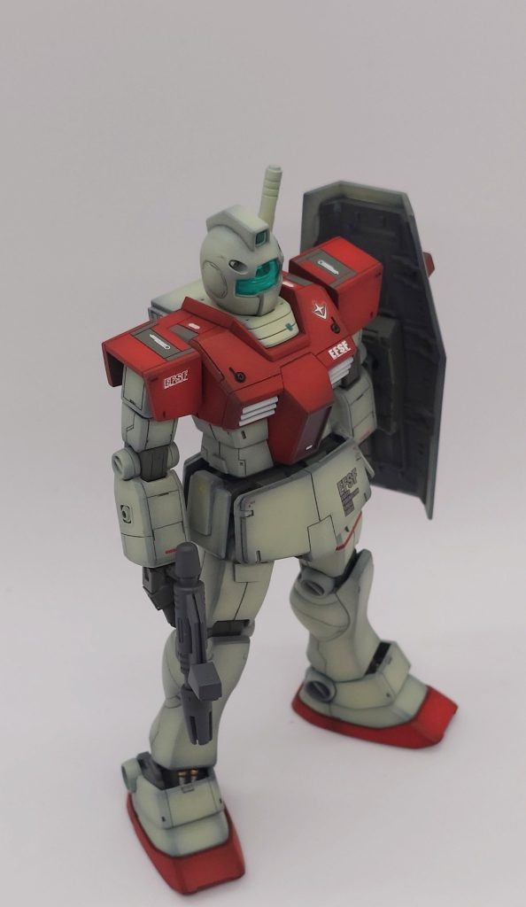 肩アーマー付近は色分けしてみました。