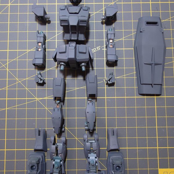 HGのオリジン版ガンダムをG3カラーに塗装中です。参考にしたのはGFFのメタルコンポジット版G3ガンダムです。（6枚目）