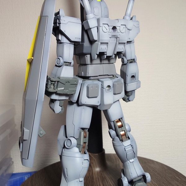 HGのオリジン版ガンダムをG3カラーに塗装中です。参考にしたのはGFFのメタルコンポジット版G3ガンダムです。（3枚目）