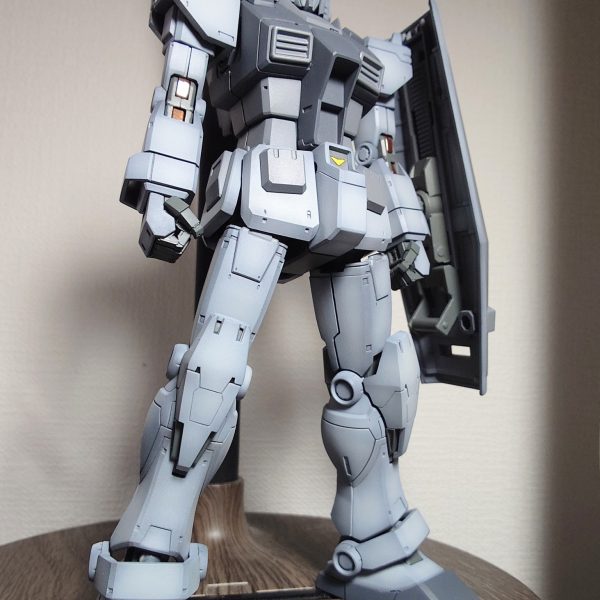 HGのオリジン版ガンダムをG3カラーに塗装中です。参考にしたのはGFFのメタルコンポジット版G3ガンダムです。（2枚目）