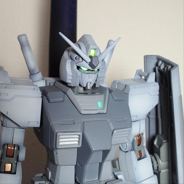 HGのオリジン版ガンダムをG3カラーに塗装中です。参考にしたのはGFFのメタルコンポジット版G3ガンダムです。（1枚目）