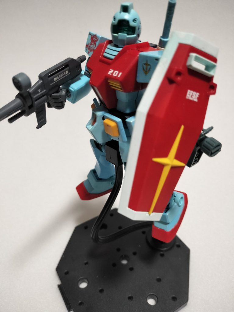 ビームライフルとシールドはガンダム流用。