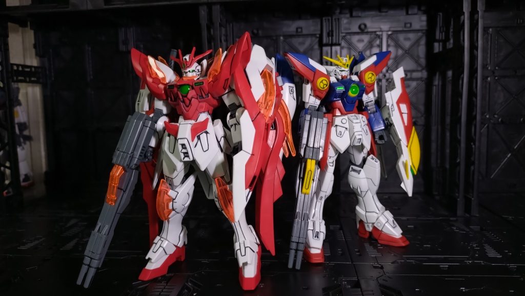 ベースとなったウイングガンダムゼロとのツーショット