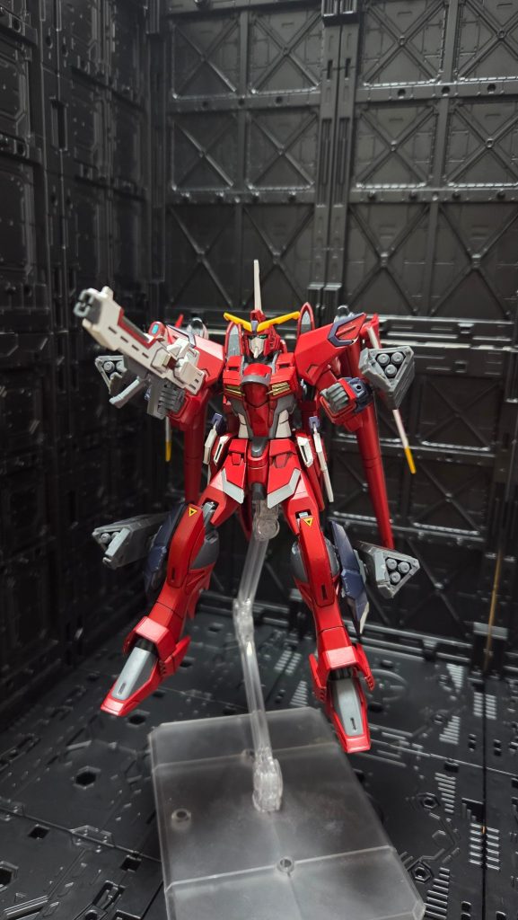 手足に付けたペイルライダーのビームガンとスラスターにミサイルポット！取り付けれる用にしたら色々とオプションを装備出来るから色々と出来ます！