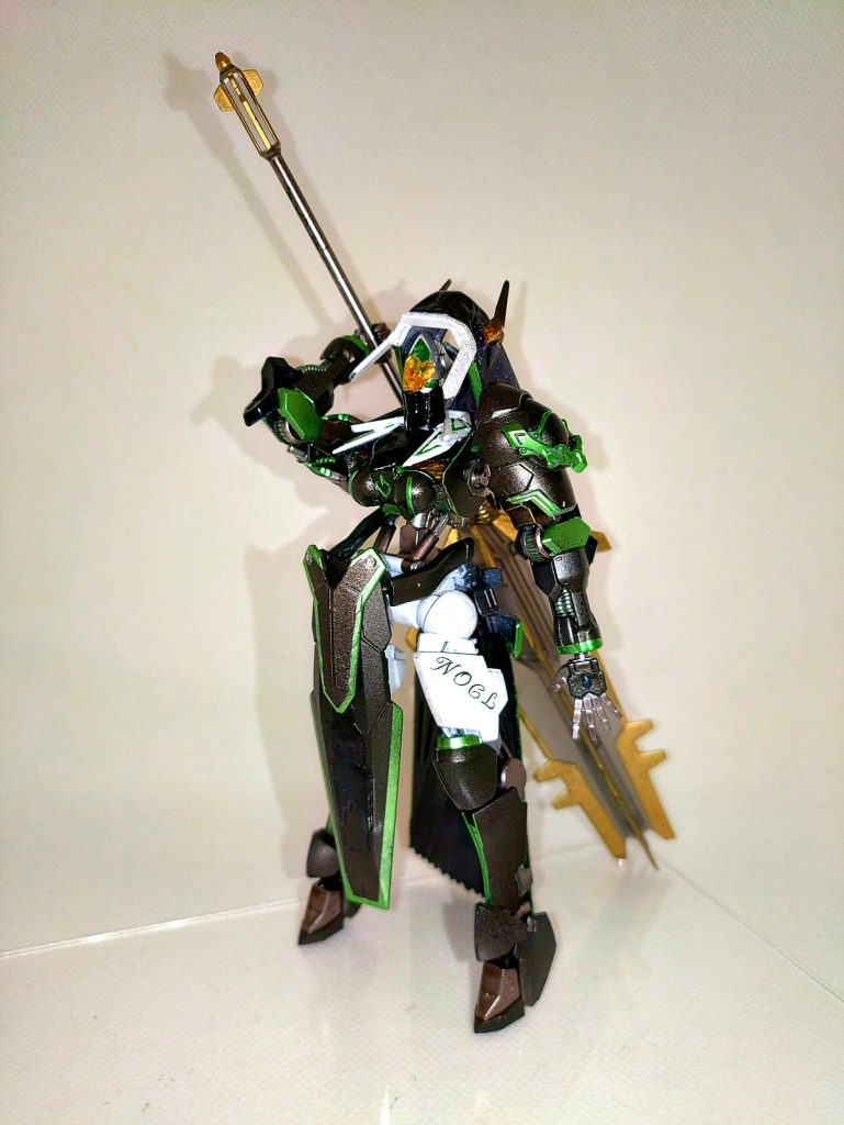団長専用機ということで大胸筋アーマー！御御足は下半身をグリムゲルデにする事で再現！