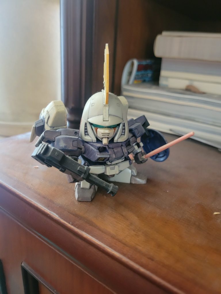 ガンダムW世代なのでW系が好きでトールギスⅡも好きな機体です。子供の頃に透明のプラバンに絵をトレースしてオーブンで温めて縮んだものをキーホルダーとかにしていたのでプラバンをカットして工作するのを知らずにオーブンで縮むサイズを計算しながらつくったトサカに思い入れがあります笑すっかり青が退色してしまって、逆に味がでてますな。